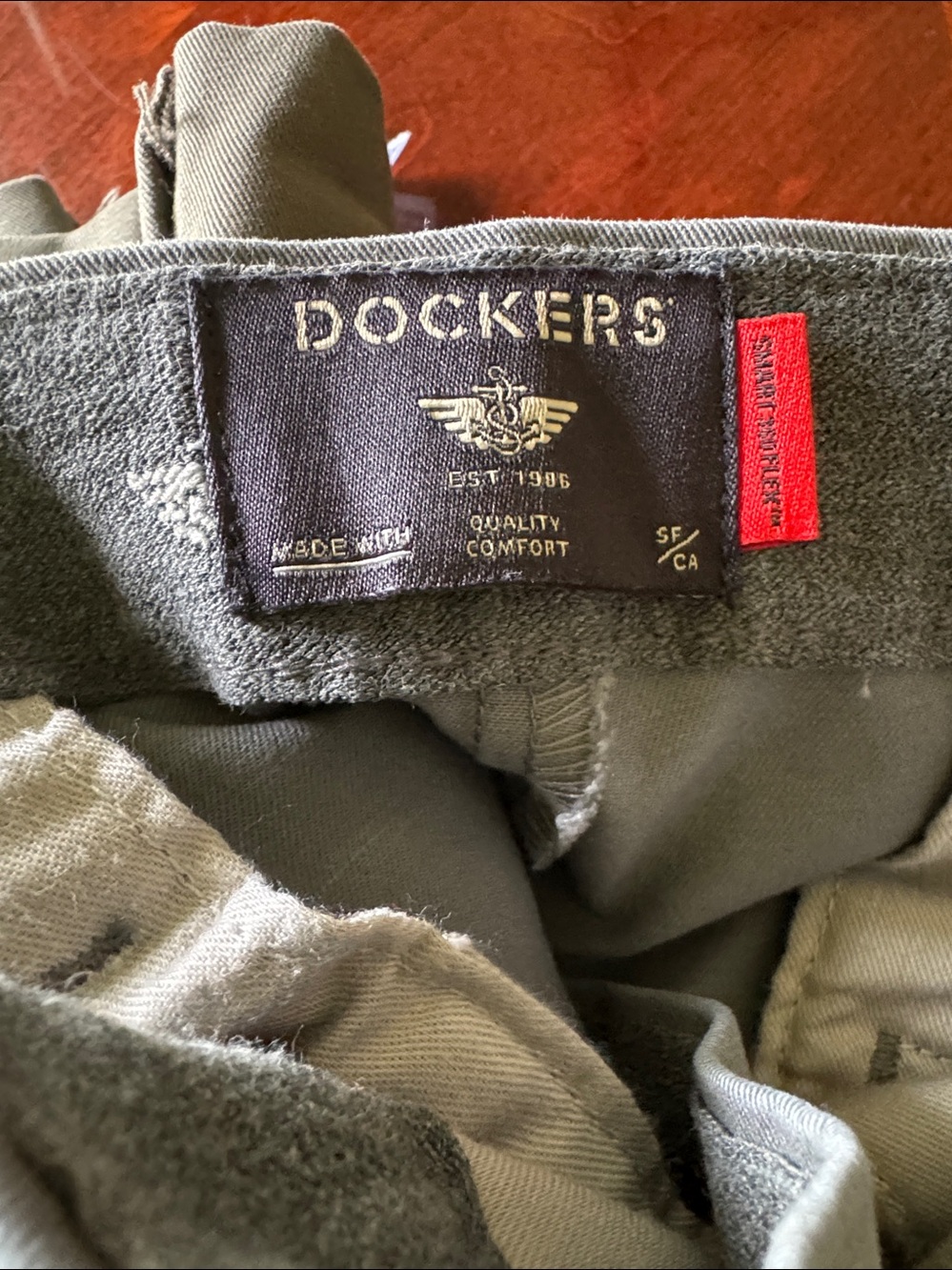 Dockers Men's Chinos in Olive Green and Light Gray Waterless 33x32 - Picture 3 of 9